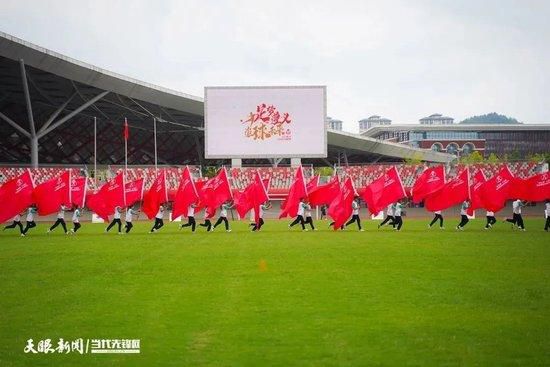 六位演员虽然都只显露了面部神色，但在紧张情绪的极度饱和里，却又传达着丰富多样的情绪